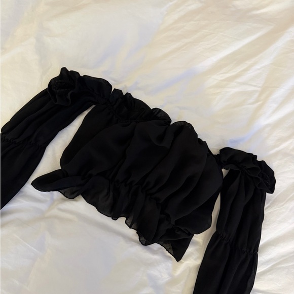 PrettyLittleThing Off-Shoulder Ruffle Long Sleeve Crop Top - Picture 6 of 6